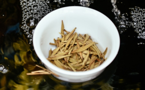 白毫银针是热性茶还是寒性？白毫银针茶性寒凉吗？