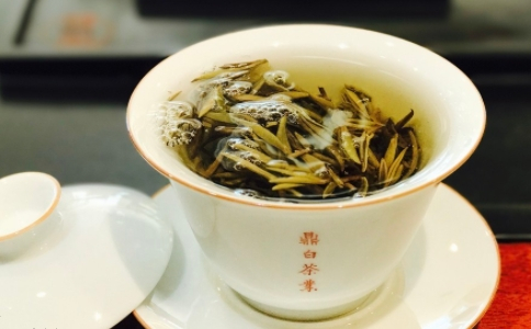 白毫银针是热性茶还是寒性？白毫银针茶性寒凉吗？